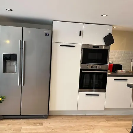 Spacious Duplex Near The Center Of דירה *