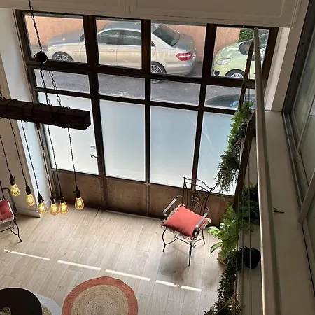 Spacious Duplex Near The Center Of *