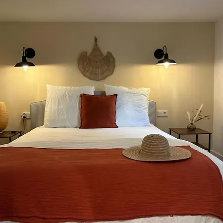 아파트 Spacious Duplex Near The Center Of