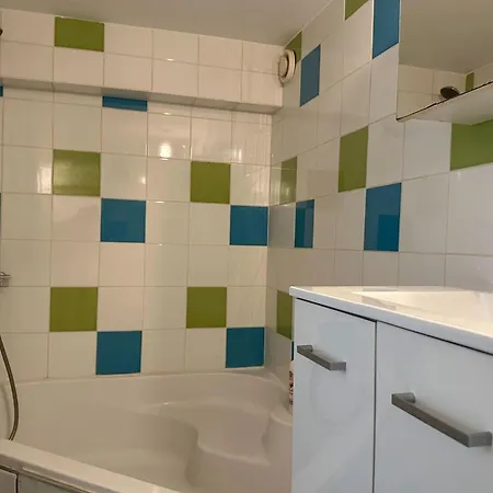 Spacious Duplex Near The Center Of דירה קאן
