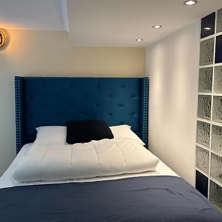 Spacious Duplex Near The Center Of *