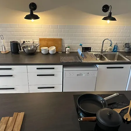 Spacious Duplex Near The Center Of דירה