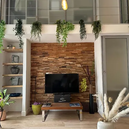 דירה Spacious Duplex Near The Center Of *