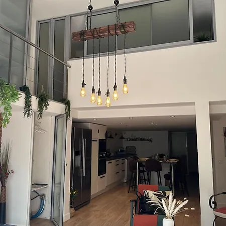 דירה Spacious Duplex Near The Center Of *