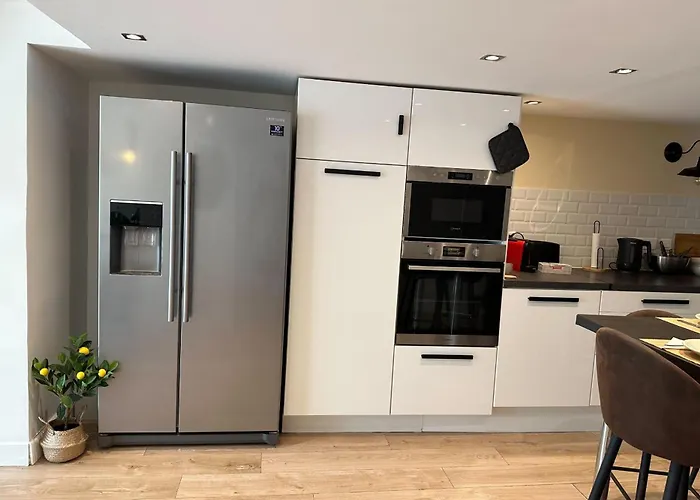 Spacious Duplex Near The Center Of 아파트 *