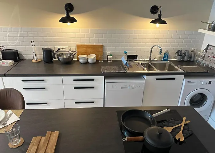 Spacious Duplex Near The Center Of 아파트